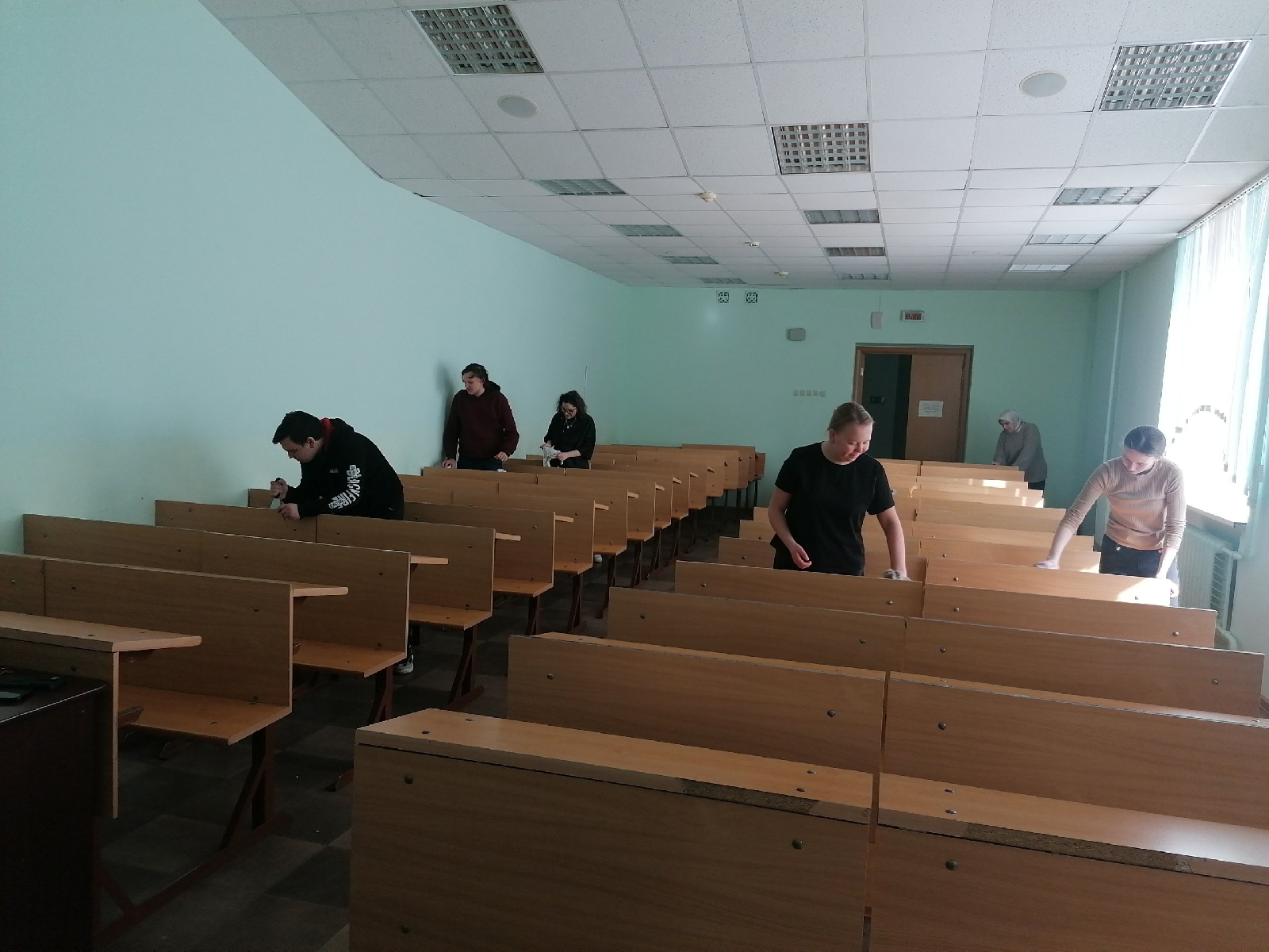 12 апреля студенты группы 24ИПО1 (куратор - к.и.н., доцент кафедры ВИиО Семина Наталья Викторовна) приняли участие во Всероссийском субботнике